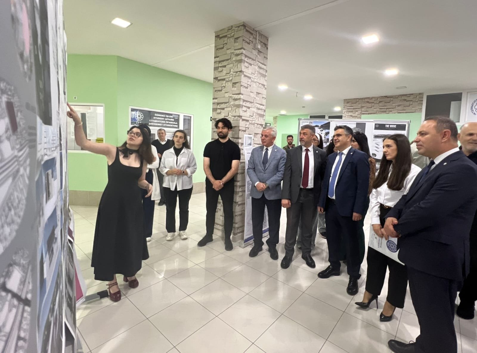 vizyon-universitesinde-mimarlik-ogrencileri-sergisi-acildi